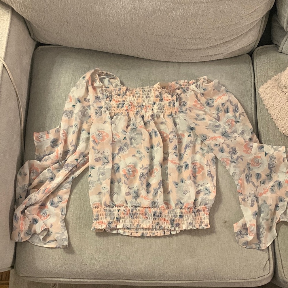 Light pink h and m off shoulder crop top. Flair sleeve size US 6